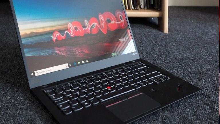 Lenovo ThinkPad X1 Fold 2022 intègre plus d’OLED dans le PC pliable