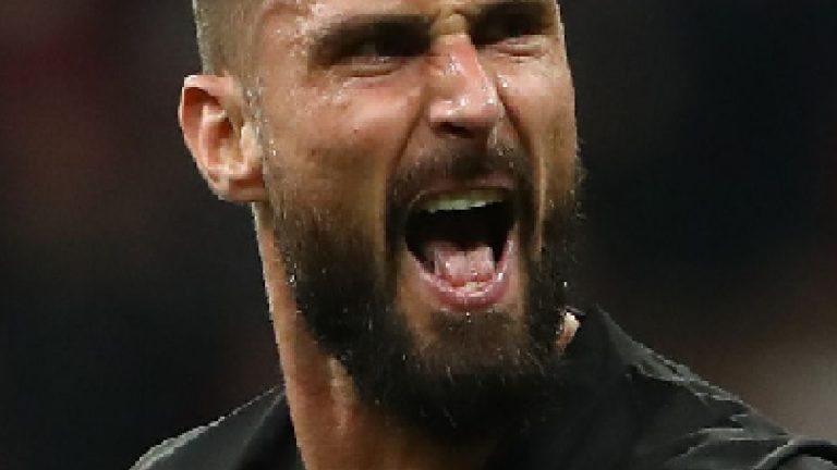 Olivier Giroud dans les griffes de Karim Benzema : la polémique enflamme les réseaux sociaux