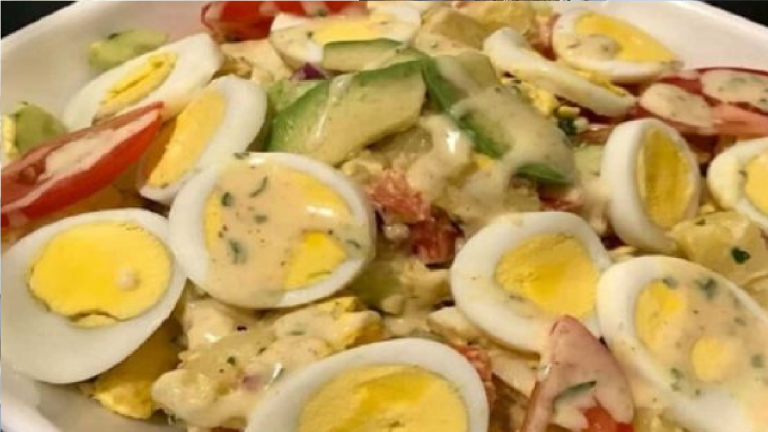 Découvrez la recette de la délicieuse salade d’avocat et de pommes de terre crémeuse