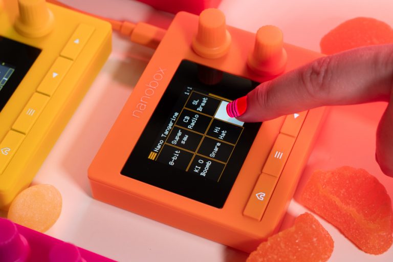 Tangerine de 1010music est un sampler délicieusement orange et ridiculement petit