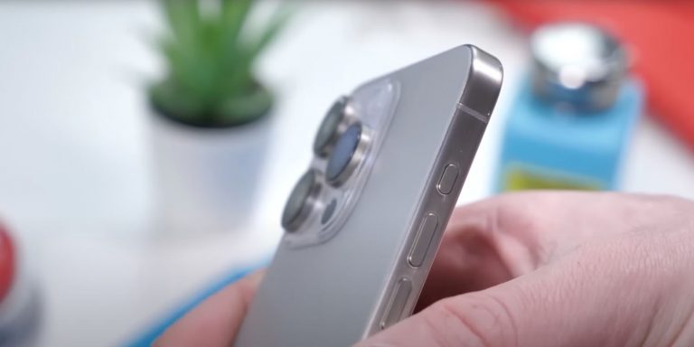 Un examen attentif d’un faux iPhone 15 Pro Max incroyablement détaillé