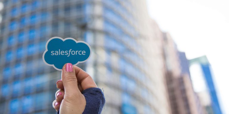 Salesforce approfondit son partenariat avec Apple avec l’intégration Apple Business Messaging et AR