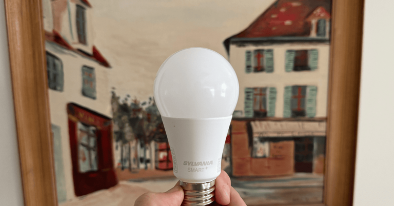 Examen de l’ampoule LED A19 blanc doux SYLVANIA SMART+ Bluetooth