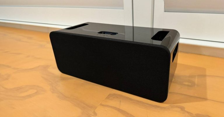 Les images montrent un prototype ultra-rare d’iPod Hi-Fi noir