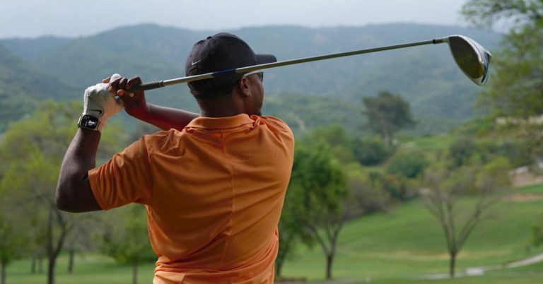 La fonctionnalité de golf de l’Apple Watch mise en avant par Apple, dix ans après