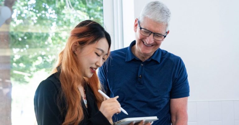 Apple surprend les gagnants du Swift Student Challenge avec une démo exclusive de Tim Cook